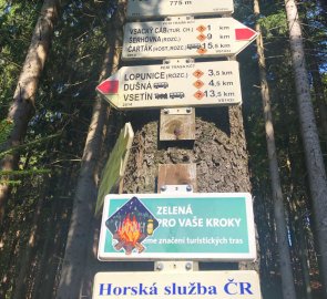 Tourist signpost under Vsacky Cáb