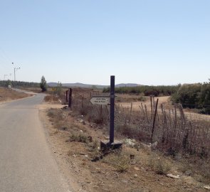 Naváděcí cedule u odbočky k Údolí slz na Golanských výšinách