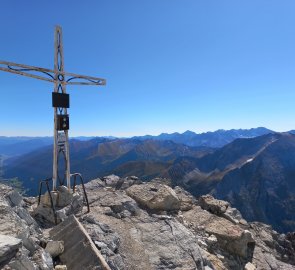 Gipfelkreuz 2 680 m