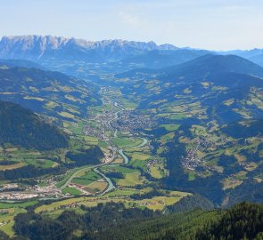 Výhled do údolí Salzachu, vzadu Tennengebirge