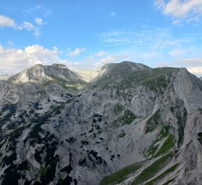 Výhled z vrcholu na Kleines a Grosses Tragl (vpravo)