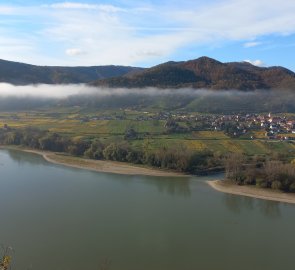 Pohled přes Dunaj na město Rossatz