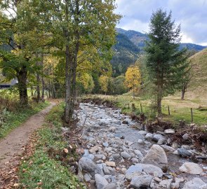 Cesta podél potoka zpět k Donnersbachwald