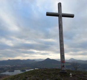 Kříž na vrcholu Radobýlu