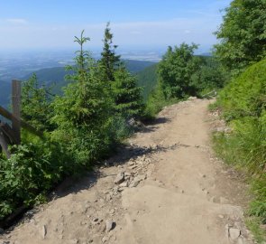 Kamenitá cesta na vrchol Lysé hory 1 323 m n. m.
