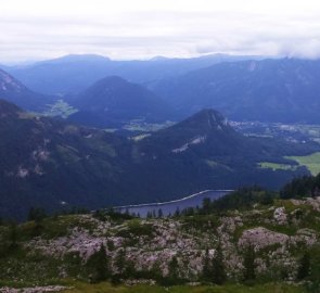Pohled do údolí na jezero Altausseer See