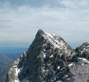 Monte Cinto z hlavního horského hřebene, zde jsme museli kvůli sněhu vzdát dobití vrcholu