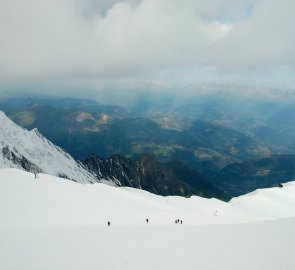 Cestou z vrcholu Mont Blanc