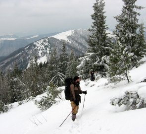 Výstup na horu Kečka 1 225 m n. m. byl velmi náročný vzhledem k množství sněhu