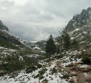 View of the path to Lake Melo in Corsica