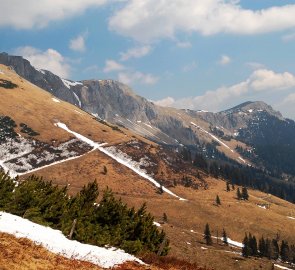 Jižní svahy pohoří Veitsch Alpe v pohoří Mürzstegerské Alpy
