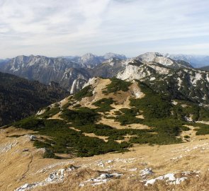 Pohled na Národní park Gesäuse z hřebene hory Brandstein