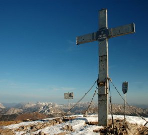 Vrcholový kříž hory Eisenerzer Reichenstein 2 165 m n. m.