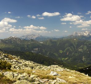 Pohled na Ennstalské Alpy ze sedla Weisssattel