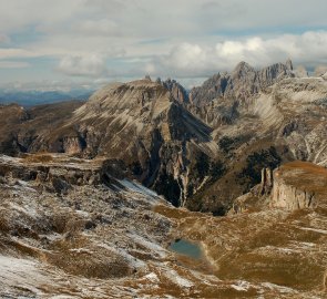 Pohled na krajinu Národního parku Puez -Odle v italských Dolomitech