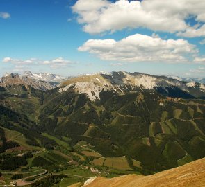 Pohled na horu Hochturm 2 081 m n. m.a západní část pohoří Hochschwab