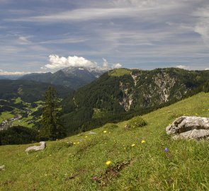 Alpské pastviny během sestupu z Gamsfeldu