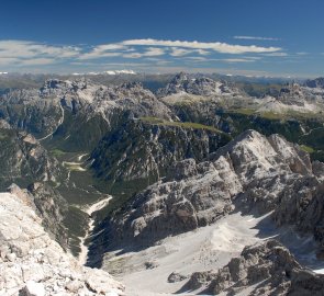Pohled z vrcholu Cristalla di Mezzo na Sextenské Dolomity