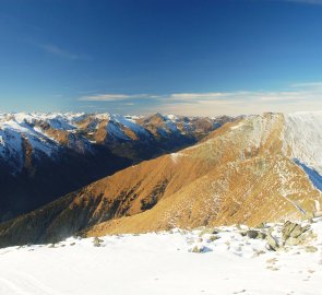 Pohled na Hochreichhart z hory Maieranger Kogel v Seckauských Taurách