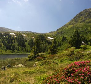 Jezero Grosser Winterleiten See a hora Scharfes Eck  v Seetalských Alpách