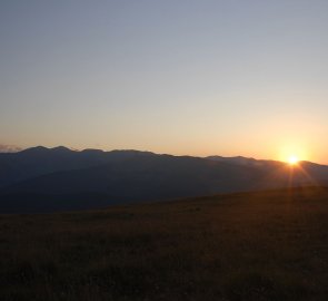 Západ slunce nad pohořím Rodna