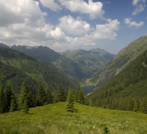 Pohled na jezero Riesachsee během sestupu