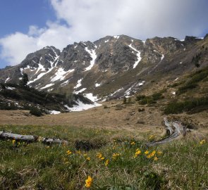 Skalnatý hřeben hory Geier Kogel