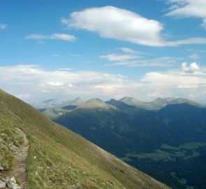 Pohled na Seckauské Taury z hřebene hory Grosser Hengst