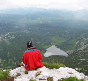 Pohled z vrcholu Rinnerkogel na jezero Wildensee