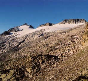 Nejvyšší partie hory Pico de Aneto 3 404 m n. m. a ledovec, po kterém vede cesta na vrchol