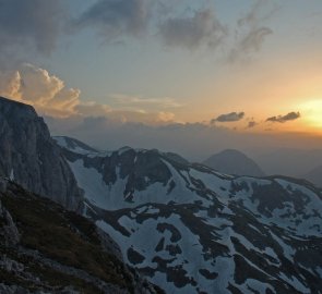 Poslední paprsky slunce, vlevo hora Hochschwab