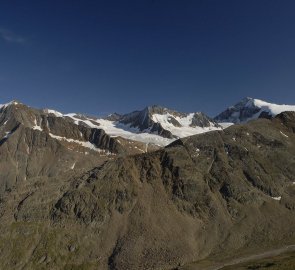 Večerní pohled na hory Mutmal Sp., Marzellspitze a Similaun