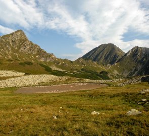Horský kotel Mödringer Törl, v pozadí hora Gr. Griesstein 2 337 m n. m.