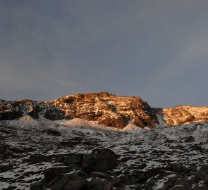 Poslední paprsky slunce na hoře Grosser Hafner 3 076 m n. m.