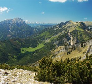 Pohled na horu Gössek v pohoří Eisenerzských Alp