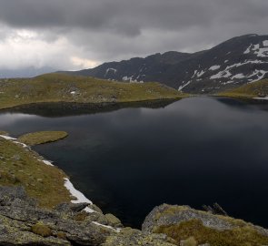 Jezero Weissen See ve Schladmingských Taurách