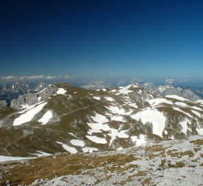 Pohled na pohoří Hochschwab a okolní horstva z vrcholu Hochschwabu