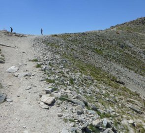 Těsně pod vrcholem Ostrvy (na fotce vpravo) ve Vysokých Tatrách