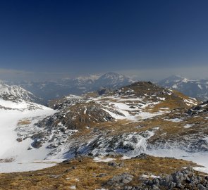 Pohled z hory Zlaken Kogel na pohoří Veitsch Alpe
