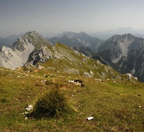 Pohled na pohoří Karavanky a horu Vratča