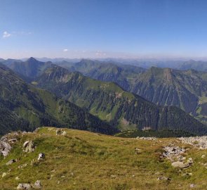 Pohled z hory Moserspitz na Grosser Bössenstein a Rottenmannské Taury