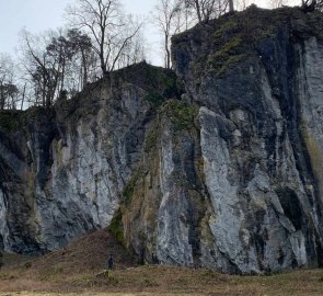 The rock massif on which the ruin of Holštejn is located