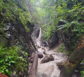 Kaňon a vodopád v Kláštorské dolině