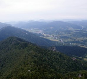 Pohled z vrcholu Malého Rozsutce na Terchovou