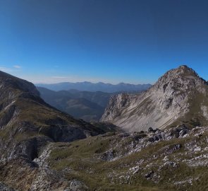 Pohled ze sedla na hory Kaiserschild a Hoch Kogel