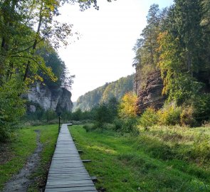 Dřevěný chodník v údolí Plakánek