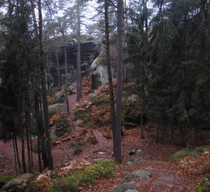 Stezka ve skalním bludišti Kalich