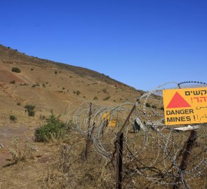 Cedulky značící v Údolí slz minová pole