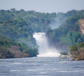 Pohled na Murchison Falls z Nilu