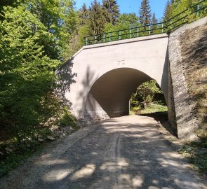 Železniční most v údolí říčky Branná